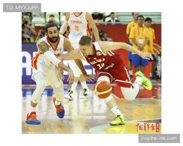 Rodri冷静化解前场紧逼，精彩传球与出色决策能力引领全场