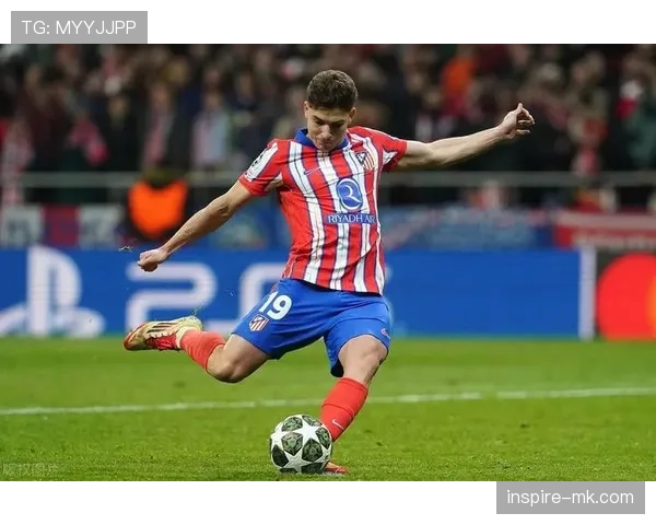 阿尔瓦雷斯这日常生活也太反差了吧，赛场上发狠，家里竟然这么温柔？